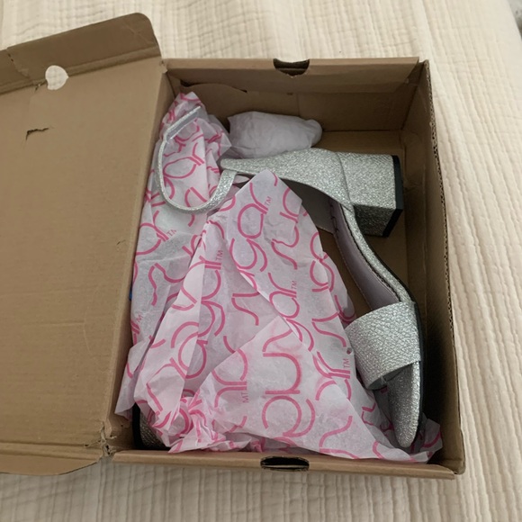 These are BRAND NEW silver size 7 shoes! They are in perfect condition! - Picture 2 of 3